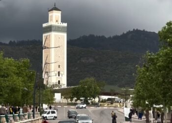 رئيس الجماعة الحضرية لمدينة أزرو في فوهة بركان خروقات صفقات عمومية وتضارب المصالح ومخالفة قانون  التعمير .