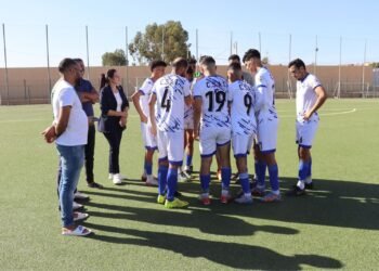 رئيسة أمل تزغين: الهزيمة أمام أسود زايو مؤلمة وغياب ملعب للتداريب يعرقل مسار الفريق .