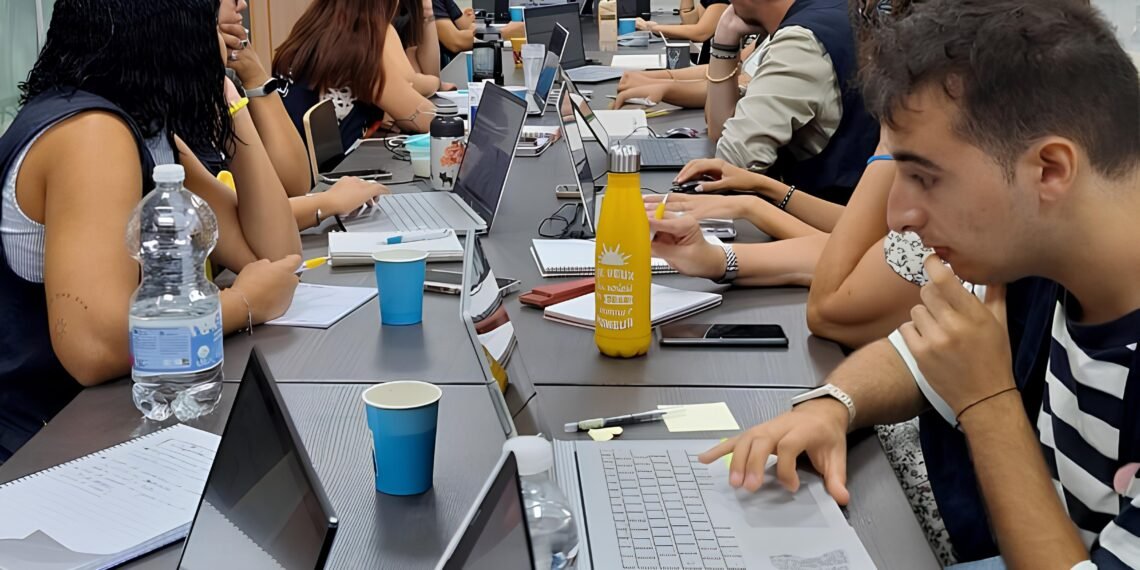 أصوات من قلب المجتمع تواجه الإسلاموفوبيا: أكثر من 42 محاضرًا في مؤتمر مالقة