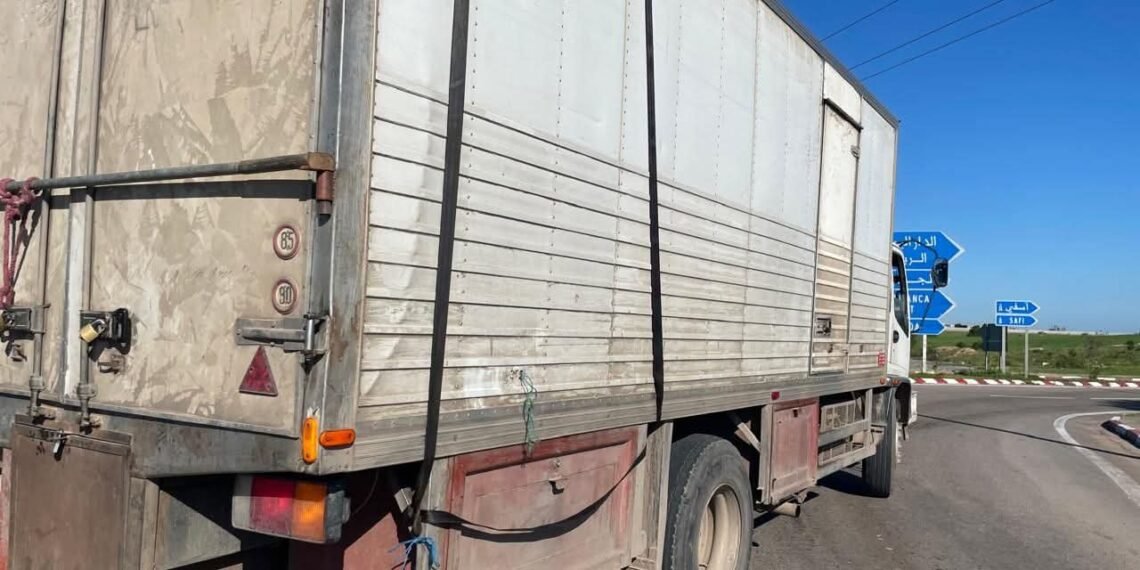 كوكبة الدراجات النارية لدرك الجديدة تحجز شاحنة محمّلة بملابس غير موثقة بمدخل طريق أزمور السيار