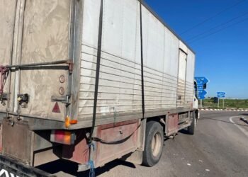 كوكبة الدراجات النارية لدرك الجديدة تحجز شاحنة محمّلة بملابس غير موثقة بمدخل طريق أزمور السيار